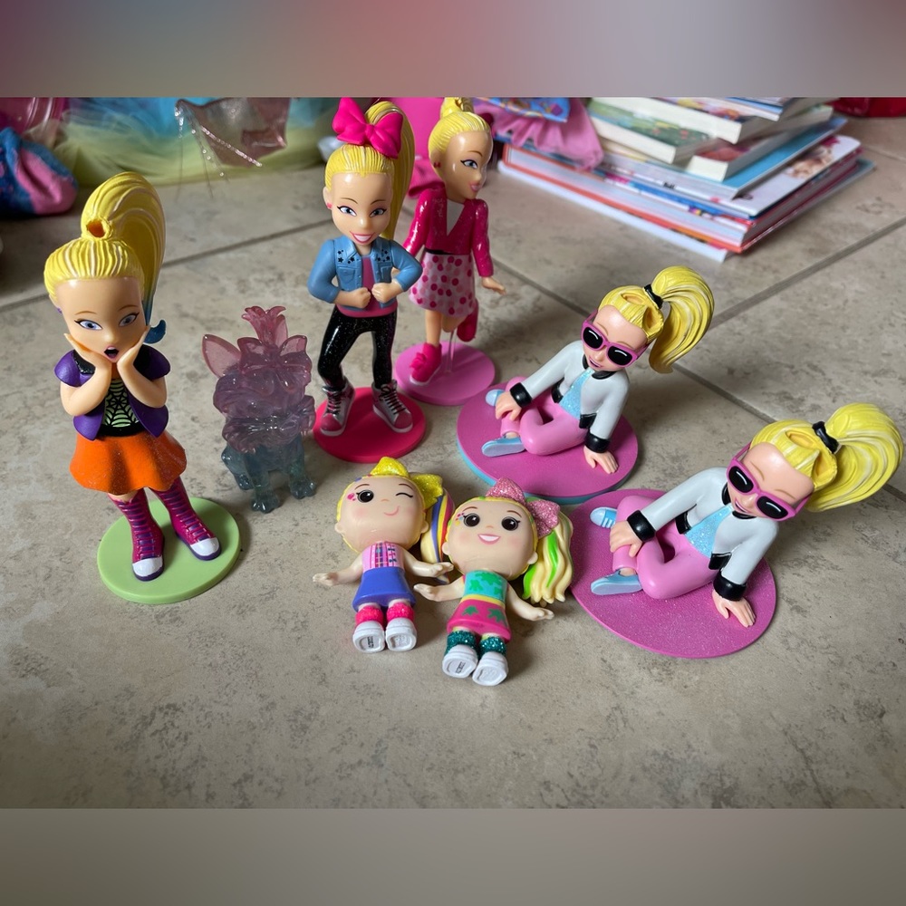 JoJo figures